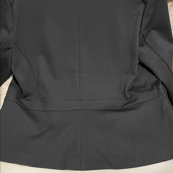 Anne Klein Black Blazer with beautiful princess collar & leather look trim. - Picture 7 of 10